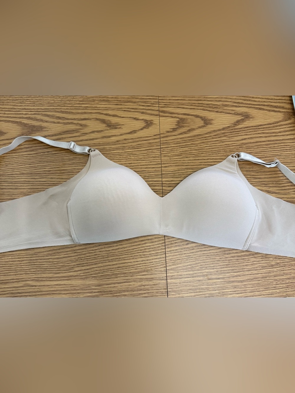 Warner’s Soft Taupe No Wire Soft  Molded Cups. 2 hooks. Very soft, not stiff.